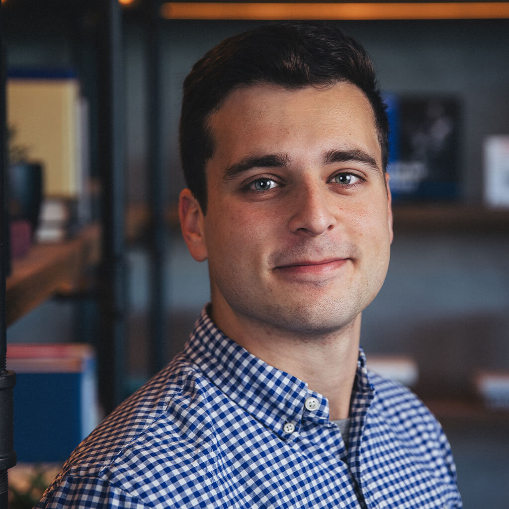 Terry Zervos headshot